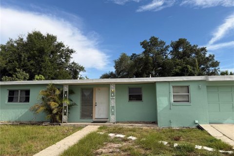 House in Port Charlotte, Florida 3 bedrooms, 143.44 sq.m. № 2150744