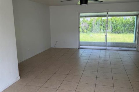 House in Port Charlotte, Florida 3 bedrooms, 143.44 sq.m. № 2150744 - photo 2