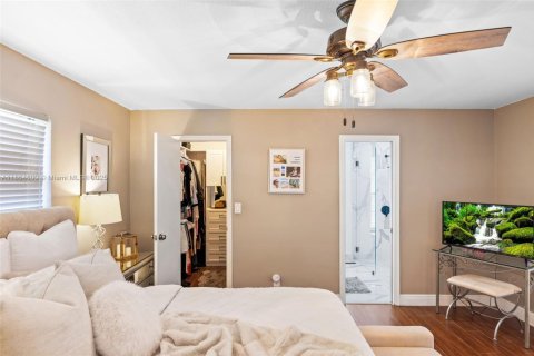 Купить виллу или дом в Корал-Спрингс, Флорида 10 комнат, 216.93м2, № 1896424 - фото 23