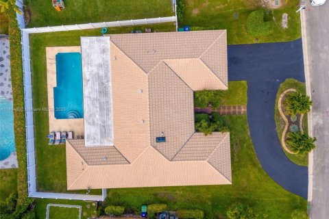 Купить виллу или дом в Корал-Спрингс, Флорида 10 комнат, 216.93м2, № 1896424 - фото 26