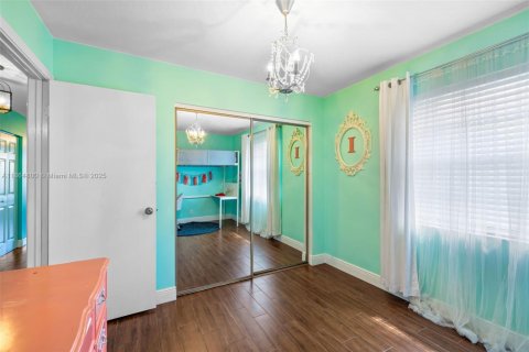 Купить виллу или дом в Корал-Спрингс, Флорида 10 комнат, 216.93м2, № 1896424 - фото 17