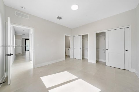 Villa ou maison à louer à Hialeah, Floride: 2 chambres, 102.94 m2 № 1972592 - photo 18