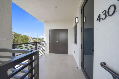 Villa ou maison à louer à Hialeah, Floride: 2 chambres, 102.94 m2 № 1972592 - photo 5