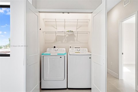 Villa ou maison à louer à Hialeah, Floride: 2 chambres, 102.94 m2 № 1972592 - photo 23