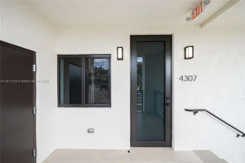 Villa ou maison à louer à Hialeah, Floride: 2 chambres, 102.94 m2 № 1972592 - photo 3