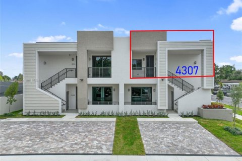 Villa ou maison à louer à Hialeah, Floride: 2 chambres, 102.94 m2 № 1972592 - photo 2