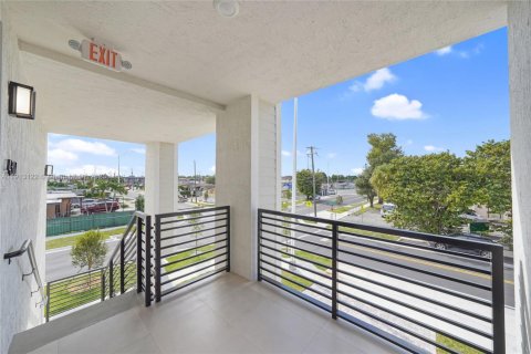 Villa ou maison à louer à Hialeah, Floride: 2 chambres, 102.94 m2 № 1972592 - photo 24