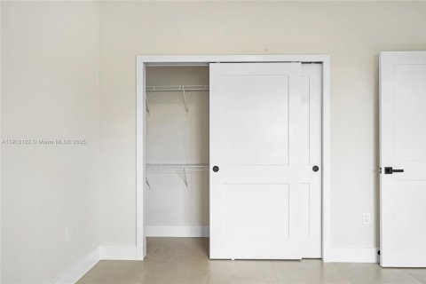 Villa ou maison à louer à Hialeah, Floride: 2 chambres, 102.94 m2 № 1972592 - photo 14