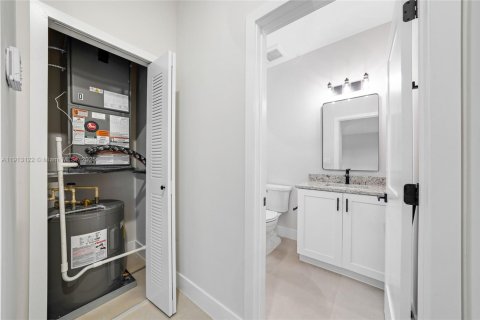 Villa ou maison à louer à Hialeah, Floride: 2 chambres, 102.94 m2 № 1972592 - photo 22