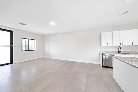 Villa ou maison à louer à Hialeah, Floride: 2 chambres, 102.94 m2 № 1972592 - photo 7