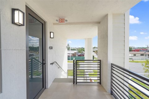 Villa ou maison à louer à Hialeah, Floride: 2 chambres, 102.94 m2 № 1972592 - photo 4