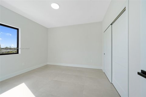 Villa ou maison à louer à Hialeah, Floride: 2 chambres, 102.94 m2 № 1972592 - photo 13