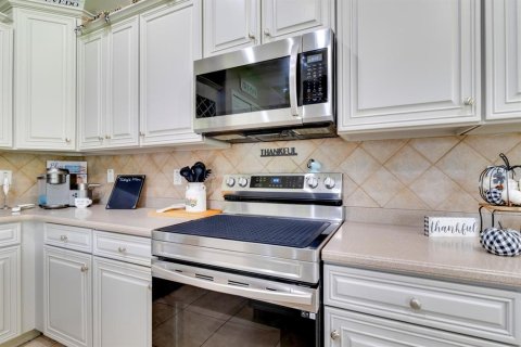 Купить виллу или дом в Киссимми, Флорида 4 комнаты, 278.15м2, № 2227507 - фото 14