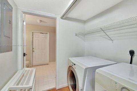 Casa en venta en Fort Lauderdale, Florida, 3 dormitorios, 114.27 m2 № 1973308 - foto 3