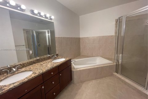 Propiedad comercial en venta en Oakland Park, Florida, 1082.5 m2 № 2090869 - foto 8