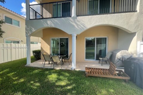 Propiedad comercial en venta en Oakland Park, Florida, 1082.5 m2 № 2090869 - foto 2