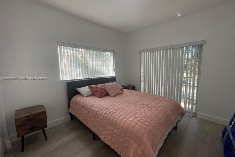 Propiedad comercial en venta en Oakland Park, Florida, 1082.5 m2 № 2090869 - foto 11