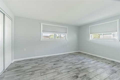 House in Holiday, Florida 3 bedrooms, 176.51 sq.m. № 2144585 - photo 22