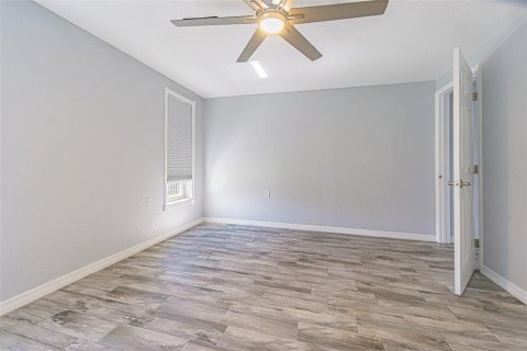 House in Holiday, Florida 3 bedrooms, 176.51 sq.m. № 2144585 - photo 21