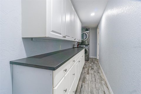House in Holiday, Florida 3 bedrooms, 176.51 sq.m. № 2144585 - photo 26