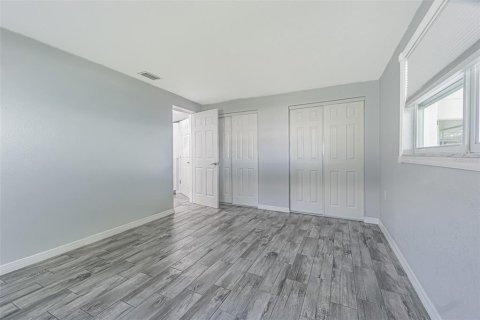 House in Holiday, Florida 3 bedrooms, 176.51 sq.m. № 2144585 - photo 19