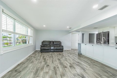 House in Holiday, Florida 3 bedrooms, 176.51 sq.m. № 2144585 - photo 11