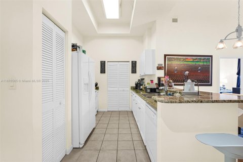 Condo in Aventura, Florida, 2 bedrooms  № 1922146 - photo 15