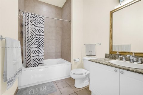 Condo in Aventura, Florida, 2 bedrooms  № 1922146 - photo 23