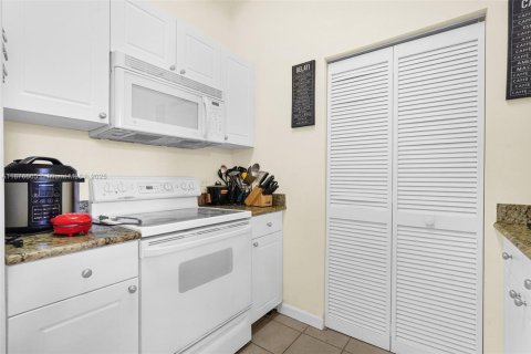Condo in Aventura, Florida, 2 bedrooms  № 1922146 - photo 16