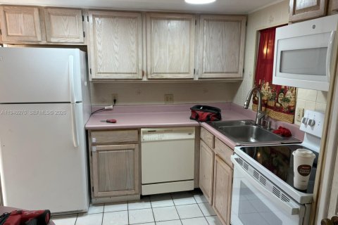 Снять в аренду квартиру в Бока-Ратон, Флорида 3 спальни, 93.27м2, № 2005125 - фото 10