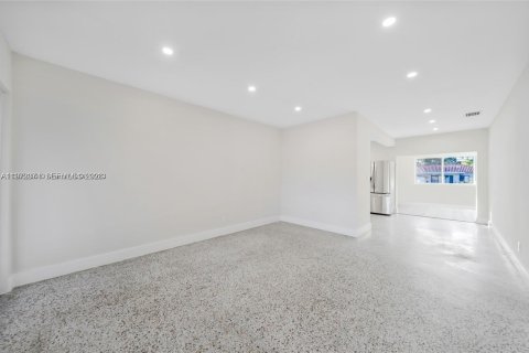 Commercial property in Biscayne Park, Florida 167.69 sq.m. № 2040337 - photo 7