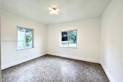 Commercial property in Biscayne Park, Florida 167.69 sq.m. № 2040337 - photo 21