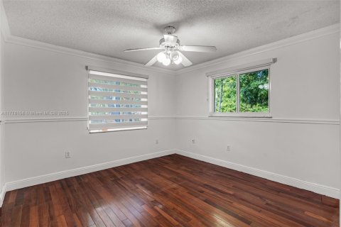 House in Miami, Florida 3 bedrooms, 240.9 sq.m. № 1730630 - photo 14