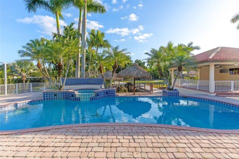 House in Miami, Florida 3 bedrooms, 240.9 sq.m. № 1730630 - photo 19