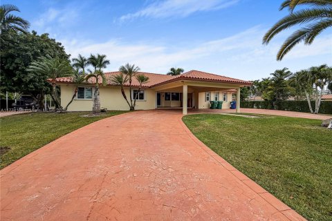 House in Miami, Florida 3 bedrooms, 240.9 sq.m. № 1730630 - photo 1