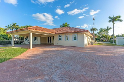 House in Miami, Florida 3 bedrooms, 240.9 sq.m. № 1730630 - photo 2