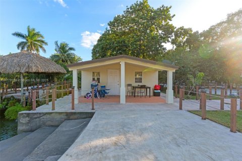 House in Miami, Florida 3 bedrooms, 240.9 sq.m. № 1730630 - photo 25