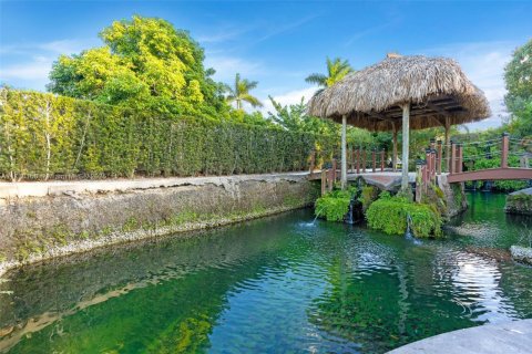 House in Miami, Florida 3 bedrooms, 240.9 sq.m. № 1730630 - photo 26