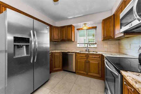 Casa en venta en Palm Harbor, Florida, 2 dormitorios, 123.75 m2 № 1919446 - foto 18