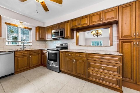 Casa en venta en Palm Harbor, Florida, 2 dormitorios, 123.75 m2 № 1919446 - foto 17