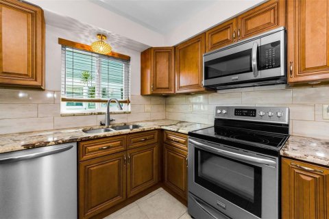 Villa ou maison à vendre à Palm Harbor, Floride: 2 chambres, 123.75 m2 № 1919446 - photo 19