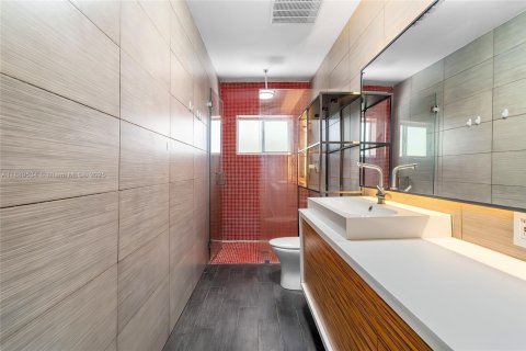 House in Miami, Florida 2 bedrooms, 150.13 sq.m. № 1944721 - photo 15