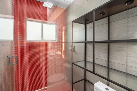 House in Miami, Florida 2 bedrooms, 150.13 sq.m. № 1944721 - photo 16