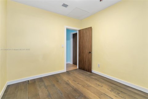 House in Miami, Florida 2 bedrooms, 150.13 sq.m. № 1944721 - photo 23