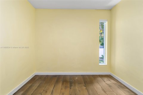 House in Miami, Florida 2 bedrooms, 150.13 sq.m. № 1944721 - photo 22