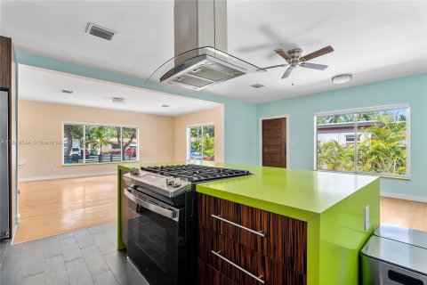 House in Miami, Florida 2 bedrooms, 150.13 sq.m. № 1944721 - photo 24