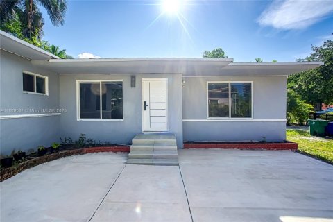House in Miami, Florida 2 bedrooms, 150.13 sq.m. № 1944721 - photo 28