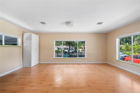 House in Miami, Florida 2 bedrooms, 150.13 sq.m. № 1944721 - photo 14