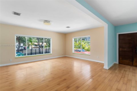 House in Miami, Florida 2 bedrooms, 150.13 sq.m. № 1944721 - photo 9
