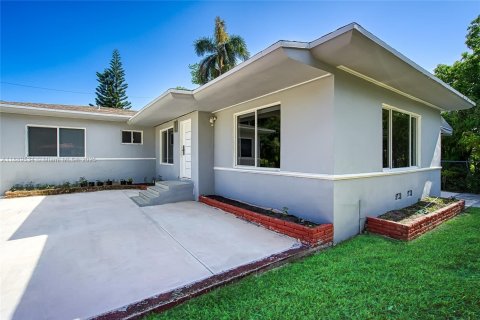 House in Miami, Florida 2 bedrooms, 150.13 sq.m. № 1944721 - photo 27